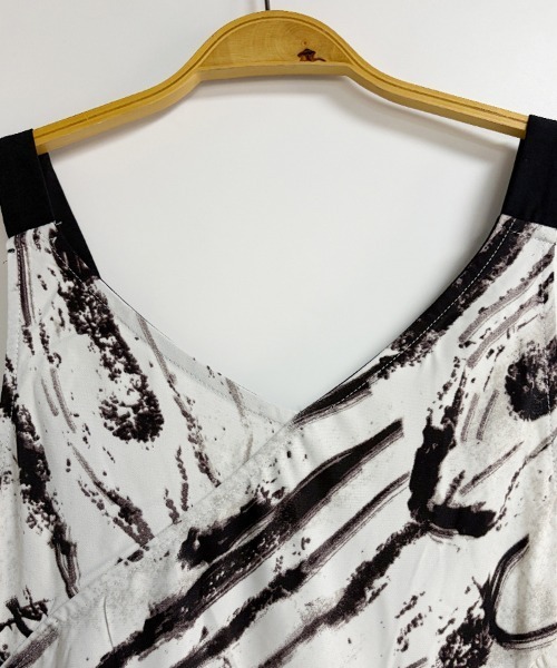 ONEP STAR（ワンピスター）の「総柄キャミロングワンピース（ワンピース・レディース・ローズ/アイボリー・X-LARGE/LARGE/MEDIUM）」の5枚目の写真
