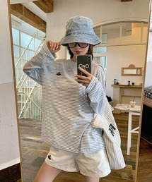 ブルー&ホワイトのストライプ柄 ルーズフィット長袖Tシャツ