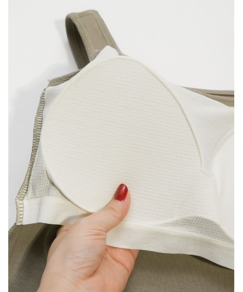 Re:EDIT（リエディ）の「[カップ付き/ノンワイヤー/ストレッチ/エアリータッチ]Libre Beauty Bra Top スクエアネックリブタンクトップ（タンクトップ・レディース・ネイビー/カーキ/ホワイト/グレー/ブラック・MEDIUM/LARGE）」の13枚目の写真