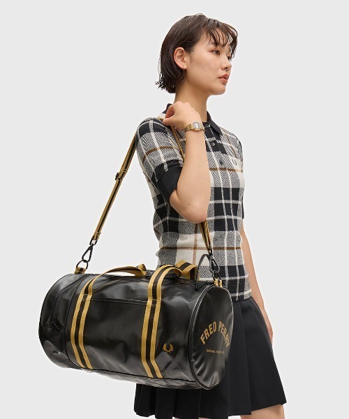 FRED PERRY(フレッドペリー)の「Tipped Classic Barrel Bag/ティップドクラシックバレルバッグ(ドラムバッグ・メンズ・ブラック・ONE SIZE)」の7枚目の写真