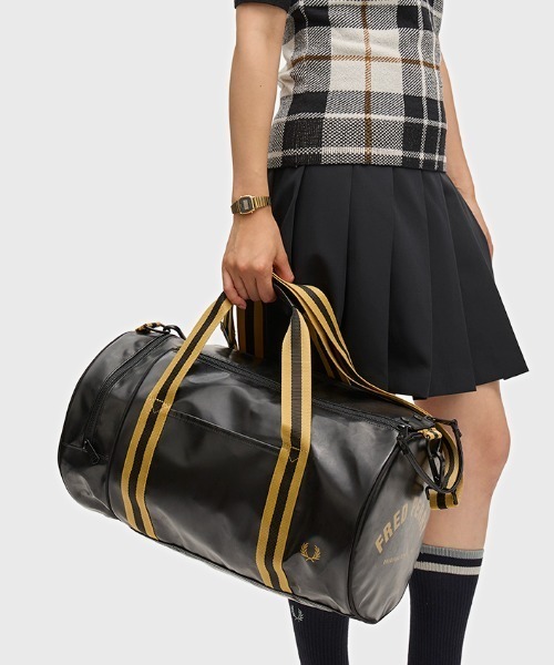 FRED PERRY(フレッドペリー)の「Tipped Classic Barrel Bag/ティップドクラシックバレルバッグ(ドラムバッグ・メンズ・ブラック・ONE SIZE)」の8枚目の写真