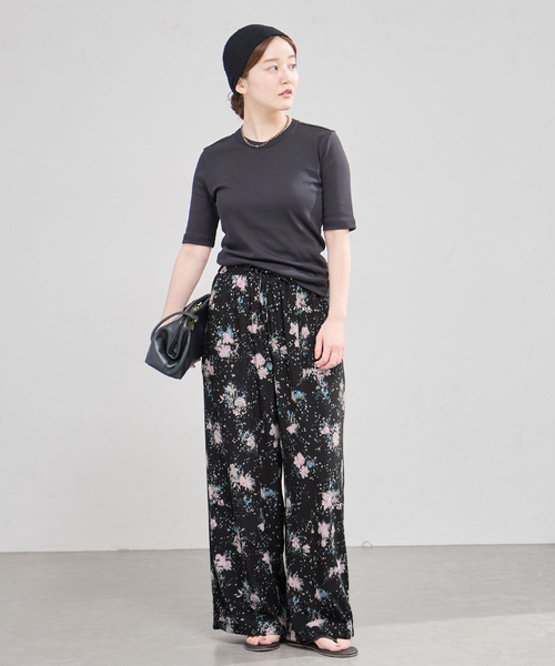IENA（イエナ）の「フラワープリントドロストパンツ（その他パンツ・レディース・ブラック/ブラウン・38/36）」の3枚目の写真