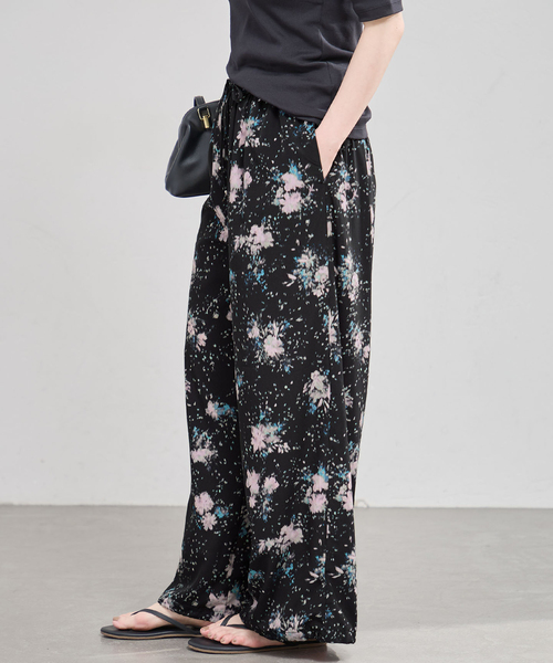 IENA（イエナ）の「フラワープリントドロストパンツ（その他パンツ・レディース・ブラック/ブラウン・38/36）」の6枚目の写真