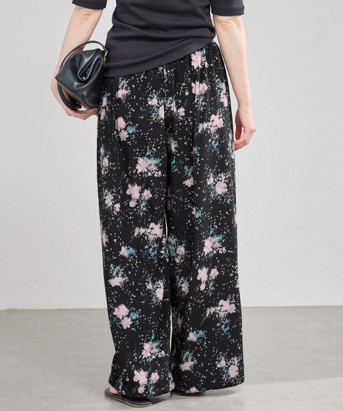 IENA（イエナ）の「フラワープリントドロストパンツ（その他パンツ・レディース・ブラック/ブラウン・38/36）」の7枚目の写真