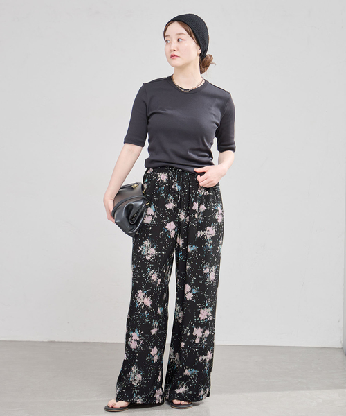 IENA（イエナ）の「フラワープリントドロストパンツ（その他パンツ・レディース・ブラック/ブラウン・38/36）」の9枚目の写真