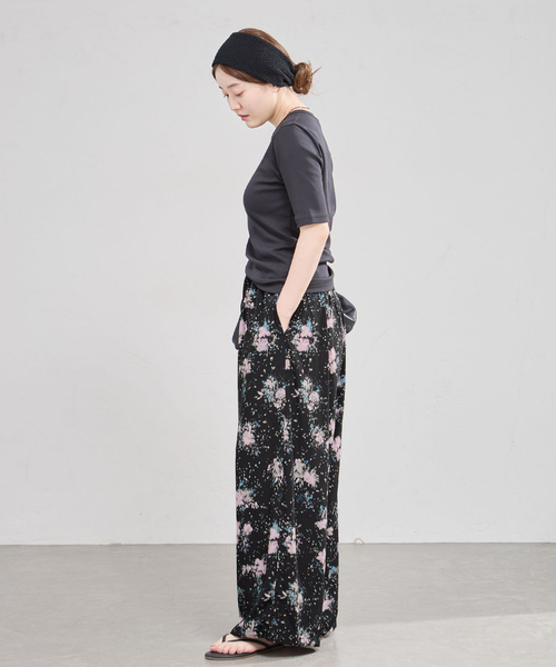 IENA（イエナ）の「フラワープリントドロストパンツ（その他パンツ・レディース・ブラック/ブラウン・38/36）」の10枚目の写真