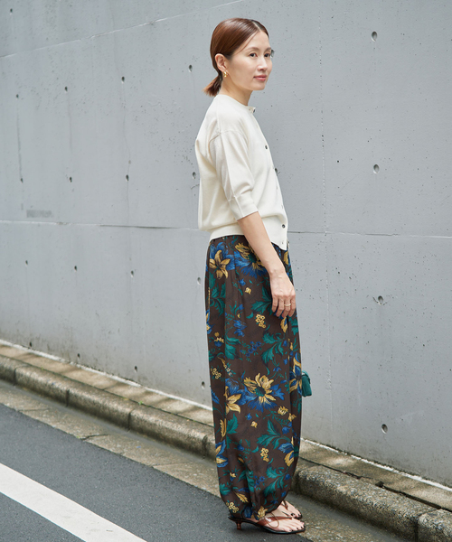IENA（イエナ）の「フラワープリントドロストパンツ（その他パンツ・レディース・ブラック/ブラウン・38/36）」の19枚目の写真