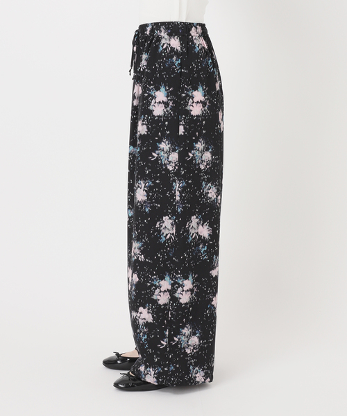 IENA（イエナ）の「フラワープリントドロストパンツ（その他パンツ・レディース・ブラック/ブラウン・38/36）」の21枚目の写真