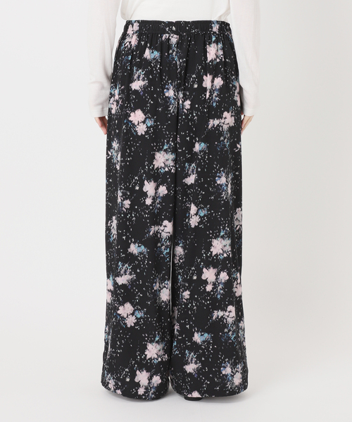 IENA（イエナ）の「フラワープリントドロストパンツ（その他パンツ・レディース・ブラック/ブラウン・38/36）」の22枚目の写真