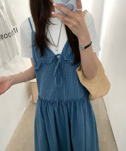 Chiina(チーナ)の「【Chiina】フリルデザイン チェックキャミワンピース(ワンピース・レディース・ブルー/オフホワイト・FREE)」の2枚目の写真
