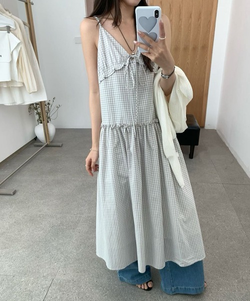 Chiina(チーナ)の「【Chiina】フリルデザイン チェックキャミワンピース(ワンピース・レディース・ブルー/オフホワイト・FREE)」の6枚目の写真