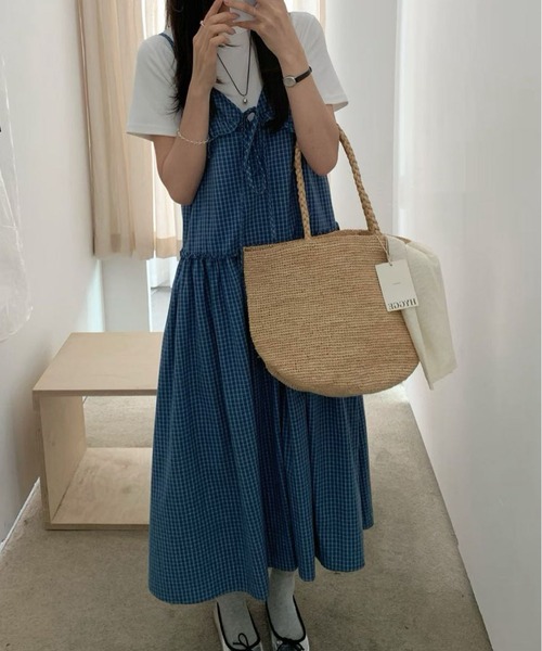 Chiina(チーナ)の「【Chiina】フリルデザイン チェックキャミワンピース(ワンピース・レディース・ブルー/オフホワイト・FREE)」の8枚目の写真
