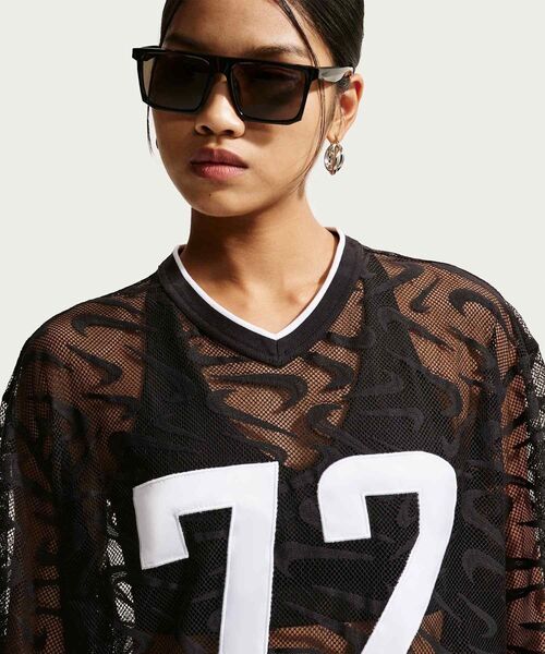 NIKE（ナイキ）の「ナイキ スポーツウェア チル レース ウィメンズ オーバーサイズド ジャージー / Nike Sportswear Chill Lace Women's Oversized Jersey IM8388-010 Black（ジャージ・レディース・ブラック・XL/S/M/L/XS）」の3枚目の写真