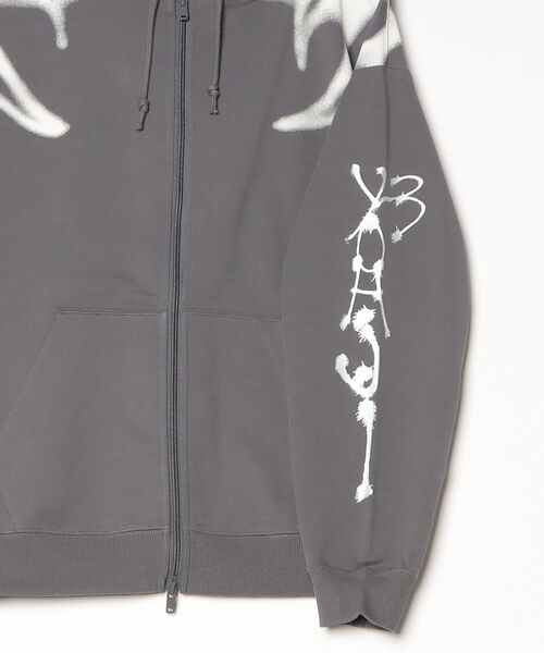 Y-3(ワイスリー)の「Y-3 CHITO GRAPHIC FRENCH TERRY ZIP HOODIE(パーカー・メンズ・グレー・LARGE/X-LARGE/XX-SMALL/X-SMALL/SMALL/MEDIUM)」の4枚目の写真