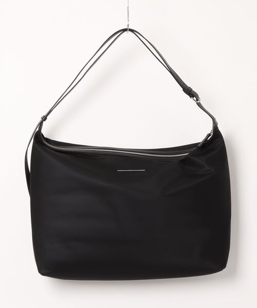 MM6 Maison Margiela（ｴﾑｴﾑｼｯｸｽ ﾒｿﾞﾝ ﾏﾙｼﾞｪﾗ）の「MM6　MEN CROSSBODY BIG NYLON（ショルダーバッグ・メンズ・ブラック・FREE）」の2枚目の写真