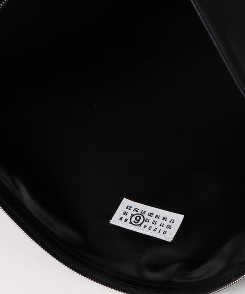 MM6 Maison Margiela（ｴﾑｴﾑｼｯｸｽ ﾒｿﾞﾝ ﾏﾙｼﾞｪﾗ）の「MM6　MEN CROSSBODY BIG NYLON（ショルダーバッグ・メンズ・ブラック・FREE）」の4枚目の写真
