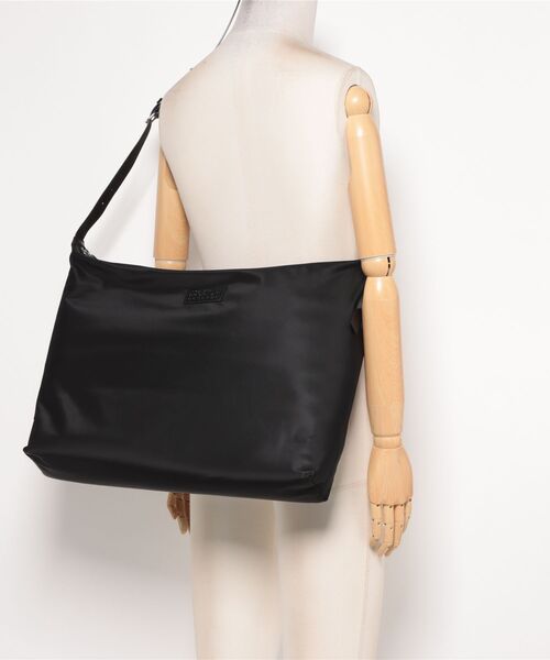 MM6 Maison Margiela（ｴﾑｴﾑｼｯｸｽ ﾒｿﾞﾝ ﾏﾙｼﾞｪﾗ）の「MM6　MEN CROSSBODY BIG NYLON（ショルダーバッグ・メンズ・ブラック・FREE）」の5枚目の写真