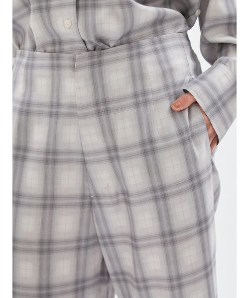 emmi(エミ)の「チェックラップスカート×セミフレアパンツ【セットアップ対応】(その他パンツ・レディース・ブラック/ライトグレー・0/1)」の16枚目の写真