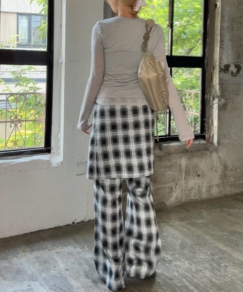 emmi(エミ)の「チェックラップスカート×セミフレアパンツ【セットアップ対応】(その他パンツ・レディース・ブラック/ライトグレー・0/1)」の6枚目の写真