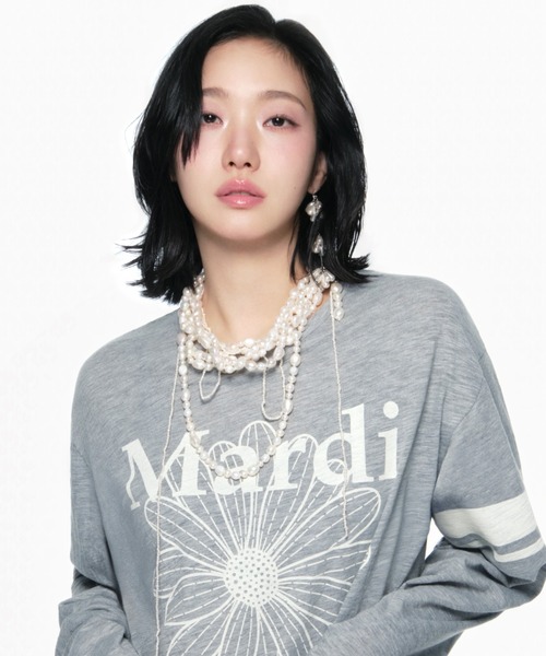 Mardi Mercredi(マルディメクルディ)の「SLUB COTTON TSHIRT LONG SLEEVE FLOWERMARDI / スラブ コットン Tシャツ ロング スリーブ フラワーマルディ(Tシャツ/カットソー・レディース・グレー/クリーム/ホワイト×ピンク/ライトピンク・FREE)」の1枚目の写真