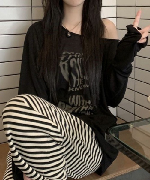 lilful(リルフル)の「【26年秋冬新作】Y2K ぼかしプリント オーバーサイズ シアーロンT(Tシャツ/カットソー・レディース・ホワイト/ブラック/グレー・F)」の14枚目の写真