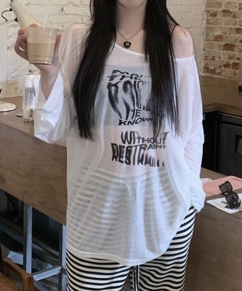 lilful(リルフル)の「【26年秋冬新作】Y2K ぼかしプリント オーバーサイズ シアーロンT(Tシャツ/カットソー・レディース・ホワイト/ブラック/グレー・F)」の4枚目の写真