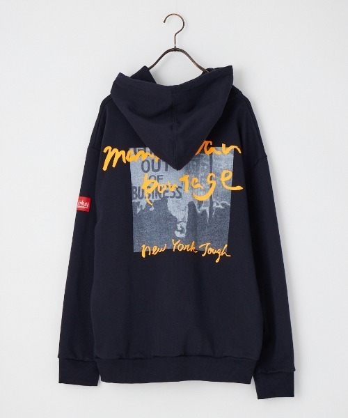 Manhattan Portage（マンハッタンポーテージ）の「【WEB先行予約】[MANHATTAN PORTAGE/マンハッタンポーテージ] 別注 バックフォトプリント スウェットパーカー（パーカー・レディース・ネイビー/ピンク/ブラック・L/S/XL/M）」の16枚目の写真