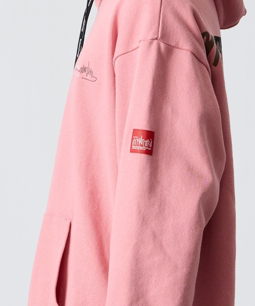 Manhattan Portage（マンハッタンポーテージ）の「【WEB先行予約】[MANHATTAN PORTAGE/マンハッタンポーテージ] 別注 バックフォトプリント スウェットパーカー（パーカー・レディース・ネイビー/ピンク/ブラック・L/S/XL/M）」の12枚目の写真