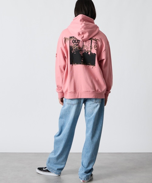 Manhattan Portage（マンハッタンポーテージ）の「【WEB先行予約】[MANHATTAN PORTAGE/マンハッタンポーテージ] 別注 バックフォトプリント スウェットパーカー（パーカー・レディース・ネイビー/ピンク/ブラック・L/S/XL/M）」の8枚目の写真