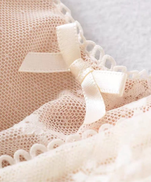 LA POMME petit(ラポミ・プチ)の「Romantic Lace Embroidery Padded Cami/ロマンチックレース刺繍入りパッド入りキャミソール(キャミソール・レディース・アイボリー/ブラック・FREE)」の5枚目の写真