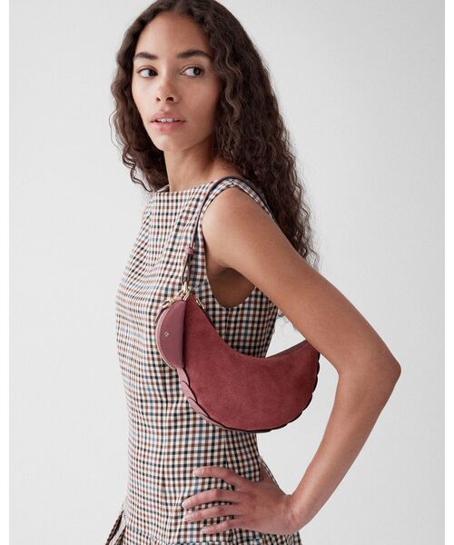 kate spade new york（ケイトスペード ニューヨーク）の「ケーエスデュオ ドット スエード ミニ ショルダーバッグ（ショルダーバッグ・レディース・ピンク・ONESIZE）」の2枚目の写真
