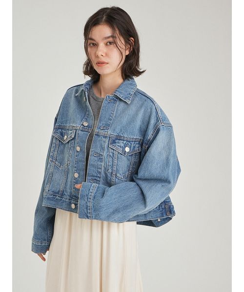 Mila Owen(ミラオーウェン)の「ワイドスリーブクロップドデニムジャケット(デニムジャケット・レディース・ライトブルー/ブルー・F)」の6枚目の写真