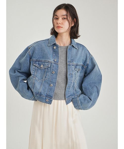 Mila Owen(ミラオーウェン)の「ワイドスリーブクロップドデニムジャケット(デニムジャケット・レディース・ライトブルー/ブルー・F)」の7枚目の写真