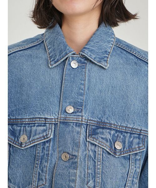 Mila Owen(ミラオーウェン)の「ワイドスリーブクロップドデニムジャケット(デニムジャケット・レディース・ライトブルー/ブルー・F)」の10枚目の写真