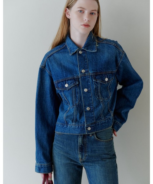 Mila Owen(ミラオーウェン)の「ワイドスリーブクロップドデニムジャケット(デニムジャケット・レディース・ライトブルー/ブルー・F)」の2枚目の写真