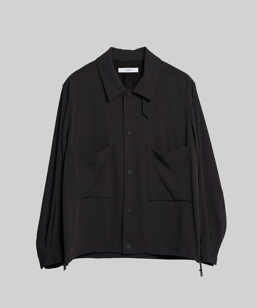 UJOH(ウジョー)の「【UJOH HOMME】Draw Cord Shirt(ブルゾン・メンズ・ダークグレー/ブラック・4/5)」の2枚目の写真
