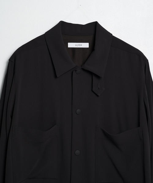 UJOH(ウジョー)の「【UJOH HOMME】Draw Cord Shirt(ブルゾン・メンズ・ダークグレー/ブラック・4/5)」の4枚目の写真