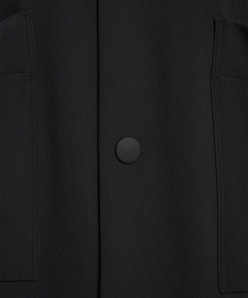 UJOH(ウジョー)の「【UJOH HOMME】Draw Cord Shirt(ブルゾン・メンズ・ダークグレー/ブラック・4/5)」の7枚目の写真