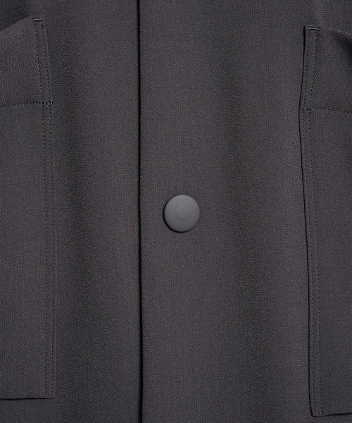 UJOH(ウジョー)の「【UJOH HOMME】Draw Cord Shirt(ブルゾン・メンズ・ダークグレー/ブラック・4/5)」の14枚目の写真