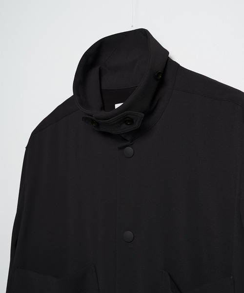 UJOH(ウジョー)の「【UJOH HOMME】Draw Cord Shirt(ブルゾン・メンズ・ダークグレー/ブラック・4/5)」の5枚目の写真