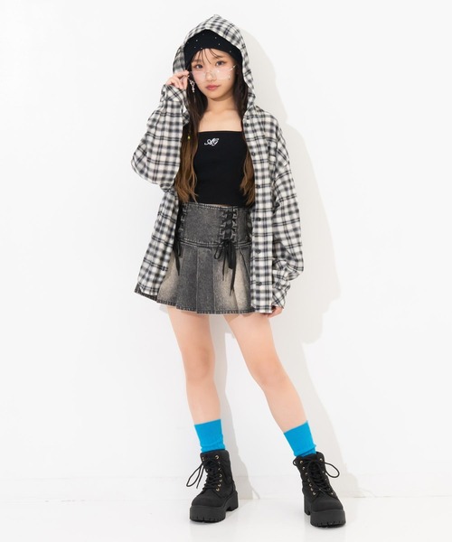 ANAP GiRL(アナップガール)の「*チェック柄フーディーオーバーシャツ(シャツ/ブラウス・キッズ・ブラック/サックスブルー・XS/S/M)」の8枚目の写真