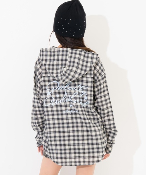 ANAP GiRL(アナップガール)の「*チェック柄フーディーオーバーシャツ(シャツ/ブラウス・キッズ・ブラック/サックスブルー・XS/S/M)」の11枚目の写真