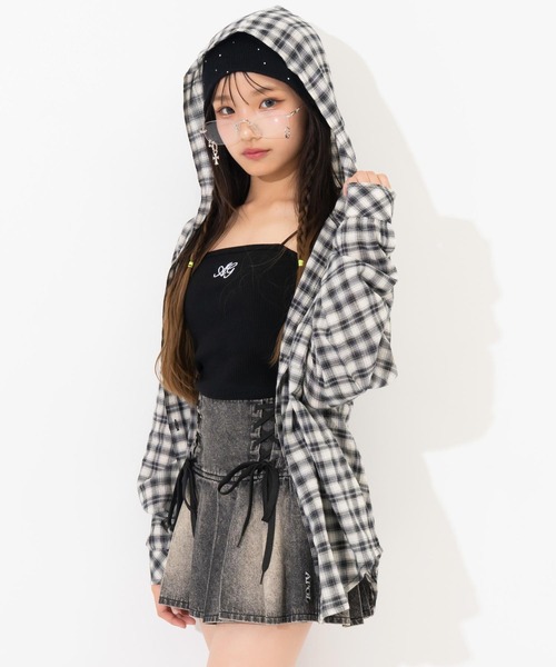 ANAP GiRL(アナップガール)の「*チェック柄フーディーオーバーシャツ(シャツ/ブラウス・キッズ・ブラック/サックスブルー・XS/S/M)」の19枚目の写真