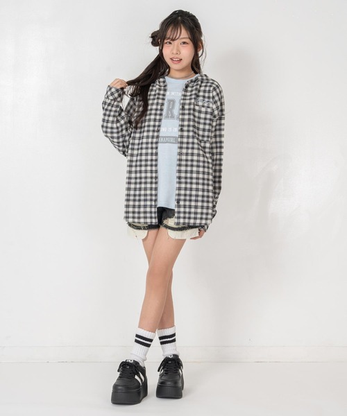 ANAP GiRL(アナップガール)の「*チェック柄フーディーオーバーシャツ(シャツ/ブラウス・キッズ・ブラック/サックスブルー・XS/S/M)」の16枚目の写真