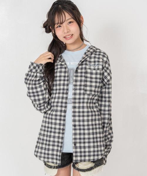 ANAP GiRL(アナップガール)の「*チェック柄フーディーオーバーシャツ(シャツ/ブラウス・キッズ・ブラック/サックスブルー・XS/S/M)」の13枚目の写真