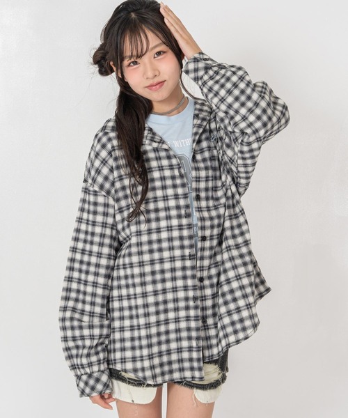 ANAP GiRL(アナップガール)の「*チェック柄フーディーオーバーシャツ(シャツ/ブラウス・キッズ・ブラック/サックスブルー・XS/S/M)」の14枚目の写真
