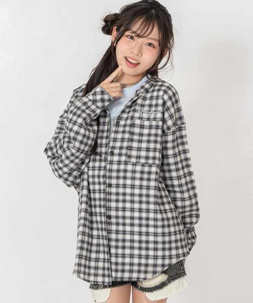 ANAP GiRL(アナップガール)の「*チェック柄フーディーオーバーシャツ(シャツ/ブラウス・キッズ・ブラック/サックスブルー・XS/S/M)」の15枚目の写真