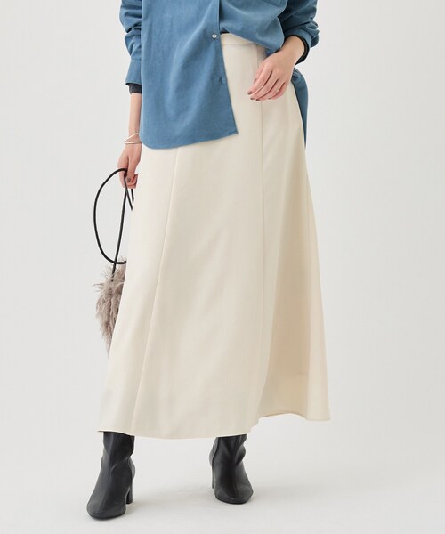 INDIVI(インディヴィ)の「【美シルエット】ジョーゼットサテンセミフレアスカート(スカート・レディース・グレー/ナチュラル・40/38/36/13)」の2枚目の写真