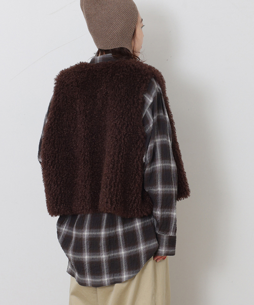 JOURNAL STANDARD LUXE（ジャーナルスタンダード　ラックス）の「カーリーショートベスト（その他アウター・レディース・ブラウン/ブラウン系その他・FREE）」の8枚目の写真