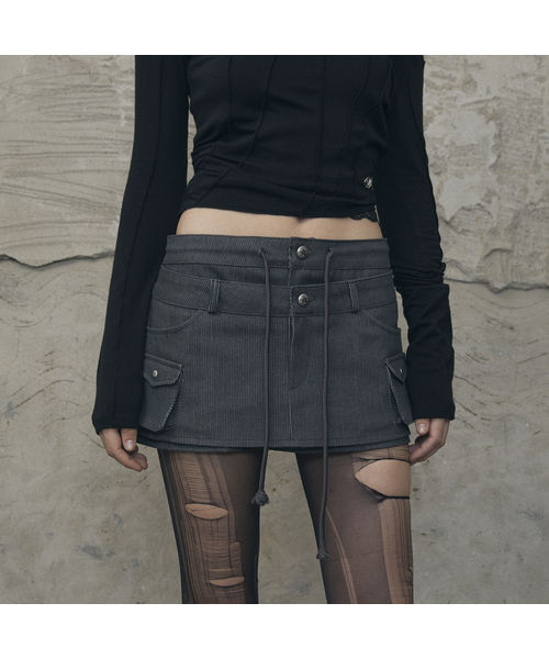 VOONT(ブント)の「Double Waist Cargo Mini Skirt (CHARCOAL)(スカート・レディース・チャコールグレー・SMALL/MEDIUM)」の1枚目の写真